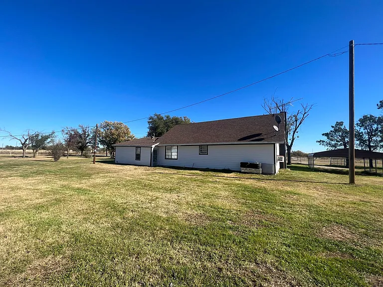 884 FM 3329 — Photo 6