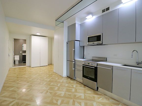 4th image of 316 E 3rd St APT 4A