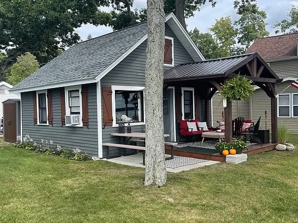 7261 E Houghton Lake Dr, Houghton Lake, MI 48629