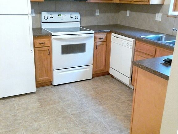 4th image of 311 NE Coldwater Creek Dr