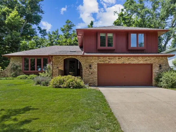 3129 Adirondack Dr NE, Cedar Rapids, IA 52402