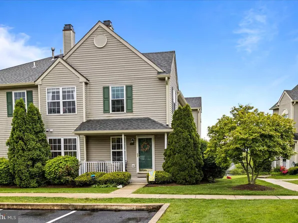 505 Andover Ln, Collegeville, PA 19426