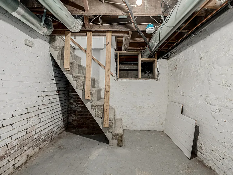 2482 W Argyle Pl — Photo 15