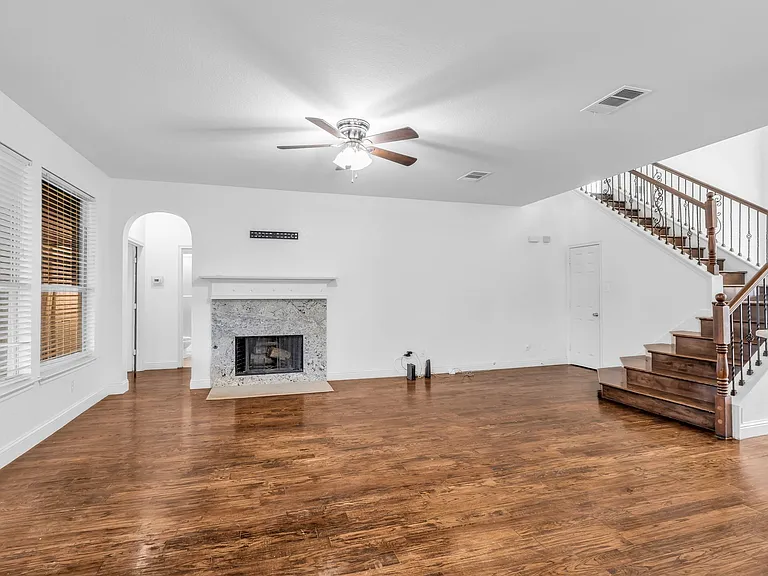 3010 Lena Dr — Photo 11