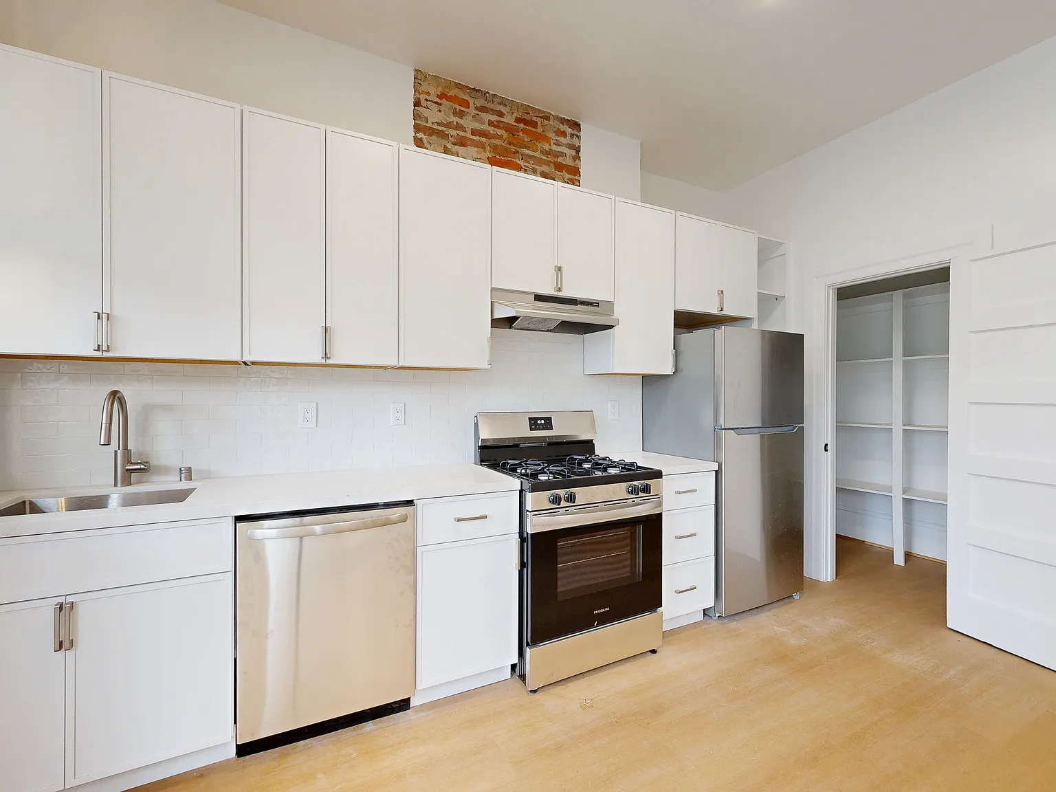 Spacious 3BR in North Beach | In-Unit Laundry | Pet Friendly — Photo 1
