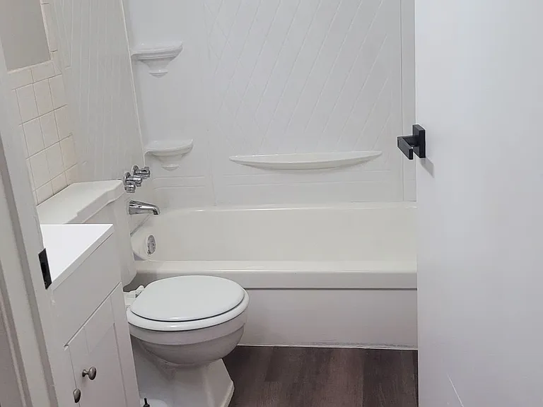 3230 N Talbot Ave — Photo 2