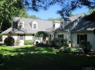 7 Edgewood Cir, Menands, NY 12204