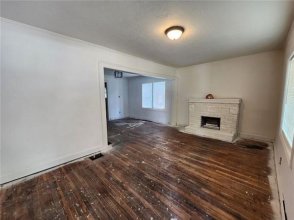 3rd image of 2525 Quincy Ave