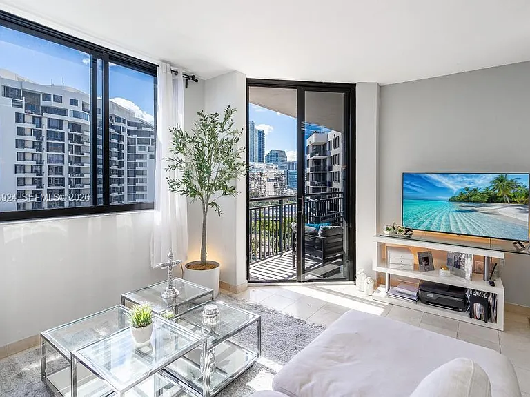 540 Brickell Key Dr #1619 — Photo 2