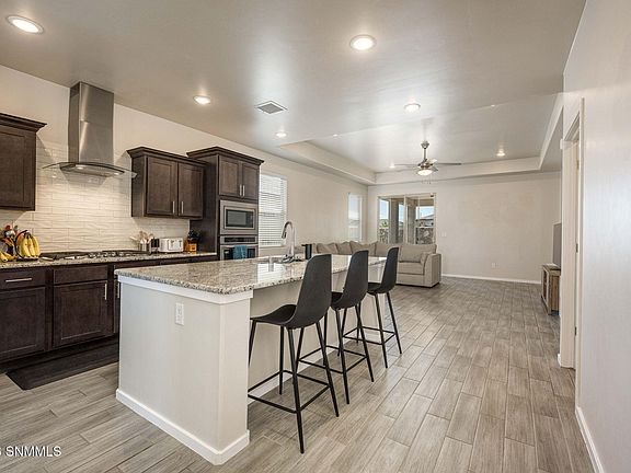 3rd image of 4656 Toluca Ave
