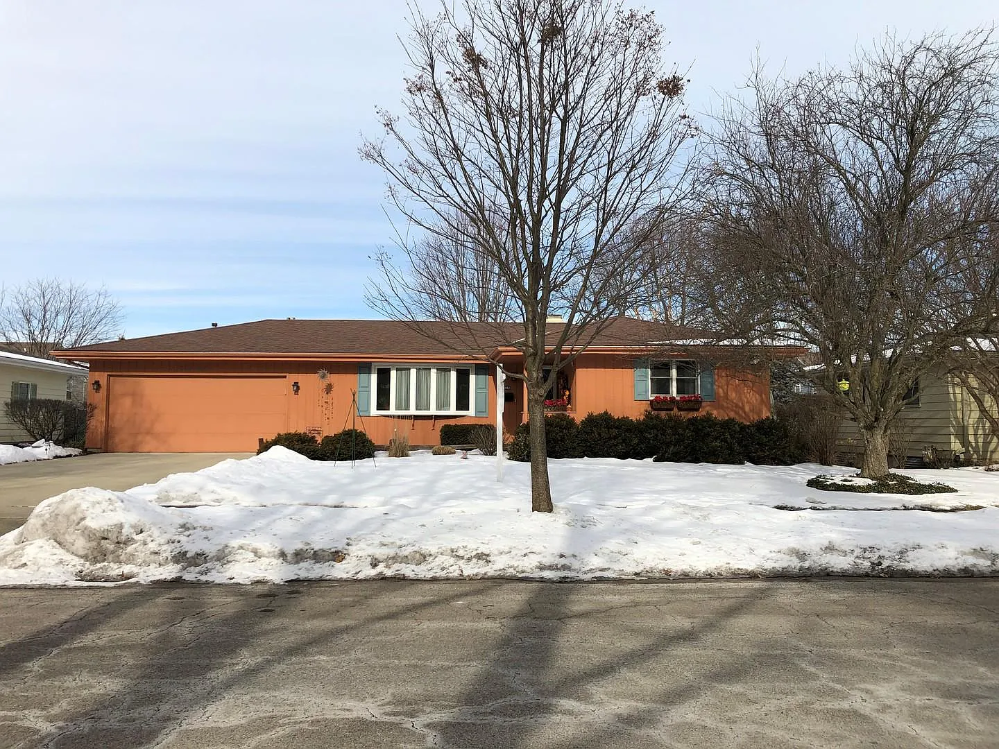 2090 Country Knoll Ln photo 1