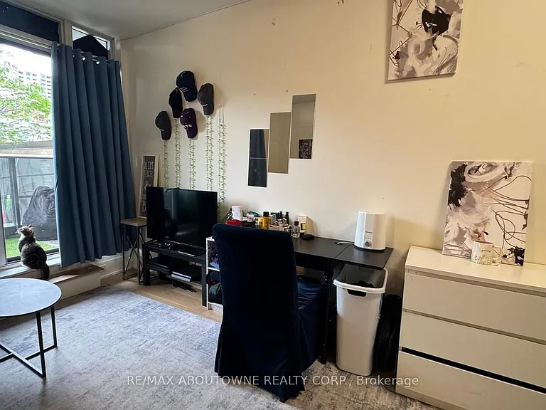 330 Richmond St W #207 — Photo 12