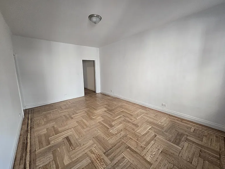 136 W 4th St #2B — Photo 2