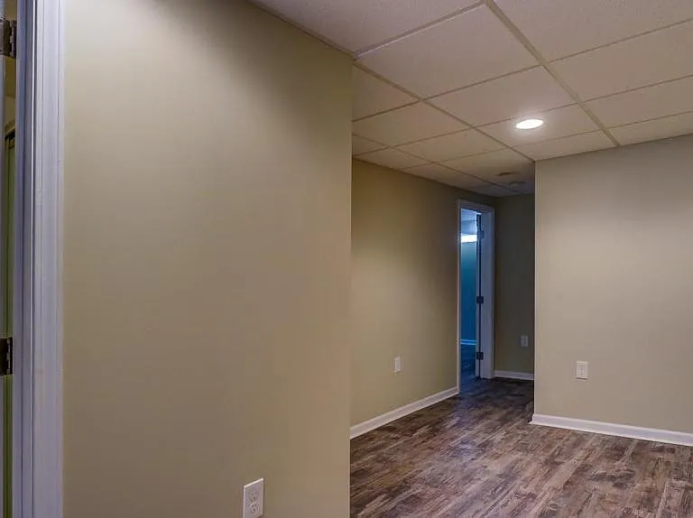 28458 Rosslyn Ave — Photo 11