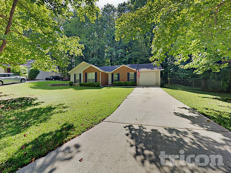 2033 Pine Cone Dr SW — Photo 2