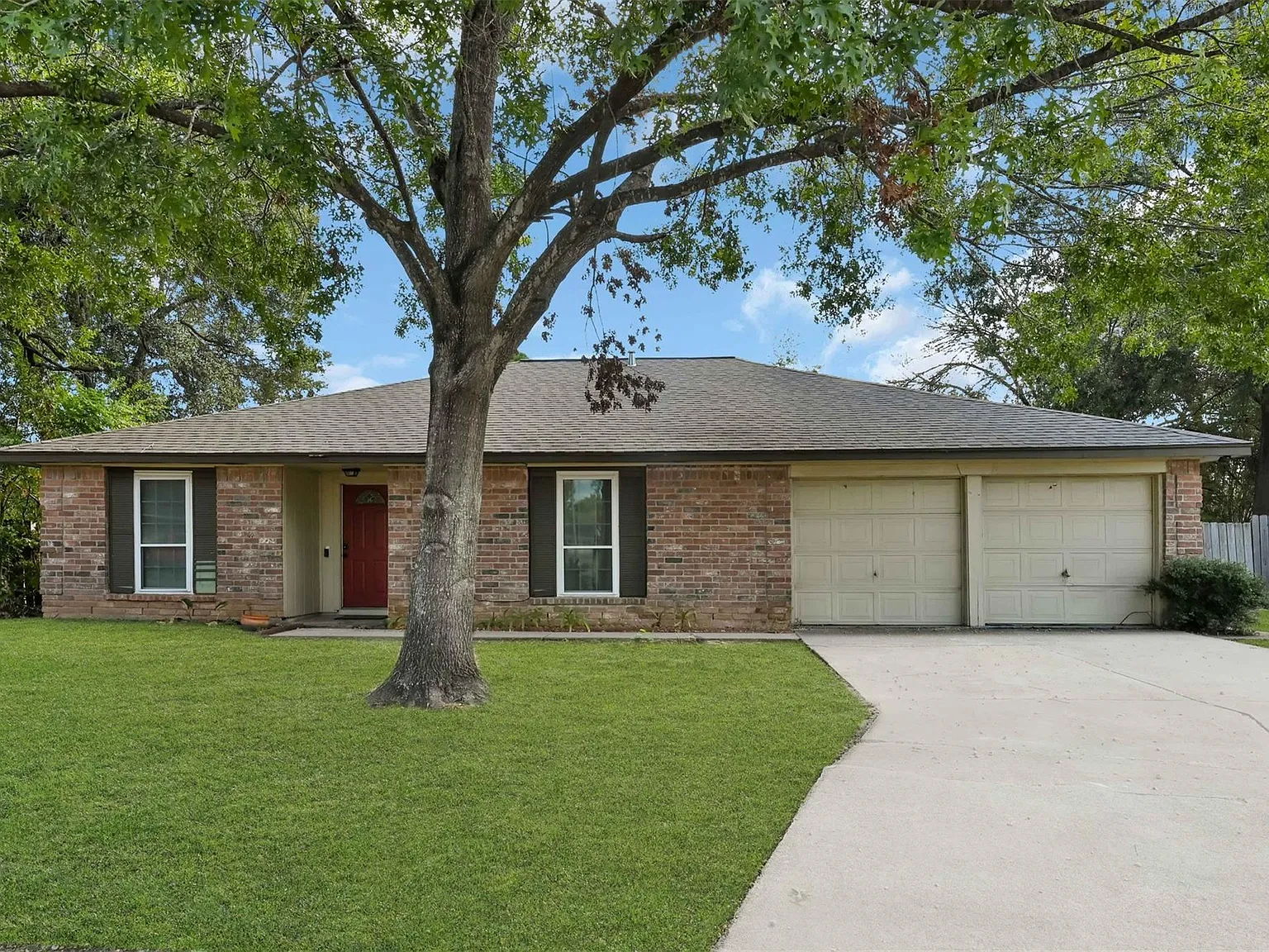 4 bed, 2.0 bath, 2000 sqft, $5,500 — Photo 1