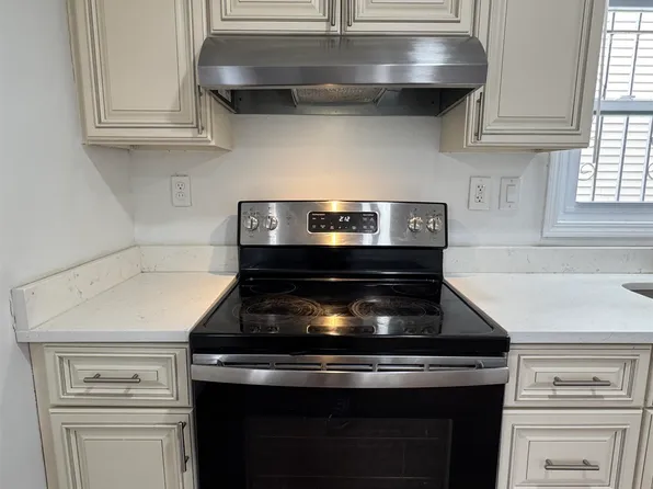 375 Whiton Street image 1 of 20