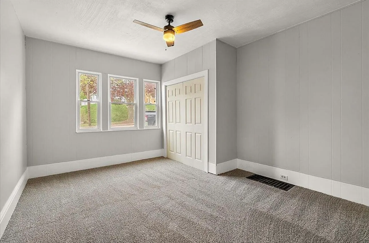 3 bed, 1000 sqft, $1,850 — Photo 2