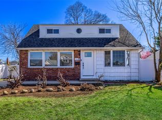 37 Washington Ave, Hicksville, NY 11801