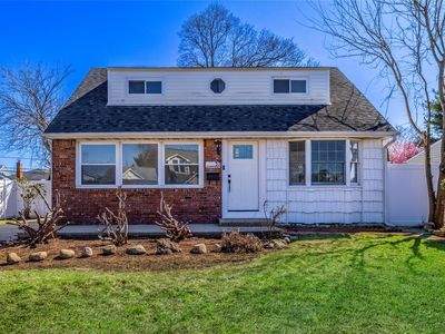 37 Washington Avenue, Hicksville, NY, 11801