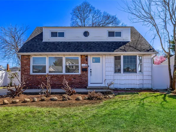 37 Washington Avenue, Hicksville, NY 11801