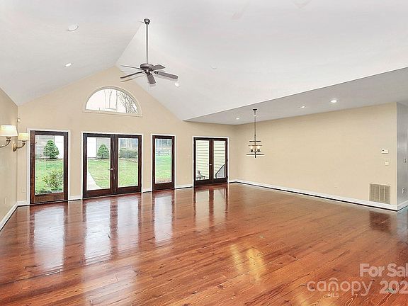 4th image of 2838 Lippards Creek Ln