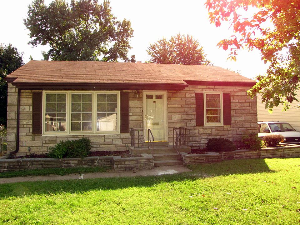 1st image of 220 Du Bourg Ln