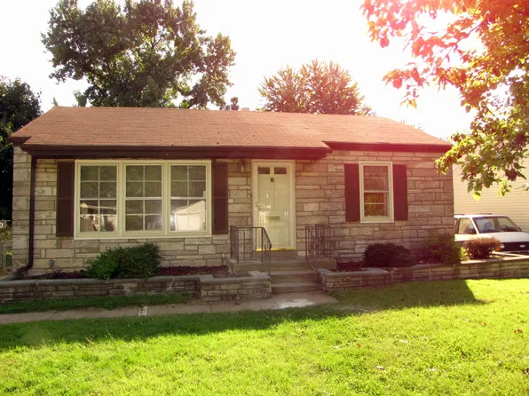 220 Du Bourg Ln, Florissant, MO 63031