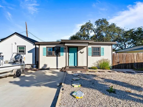 504 W Liberty St, Rockport, TX 78382