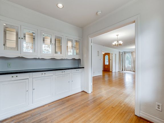 5th image of 3508 Potomac Ave