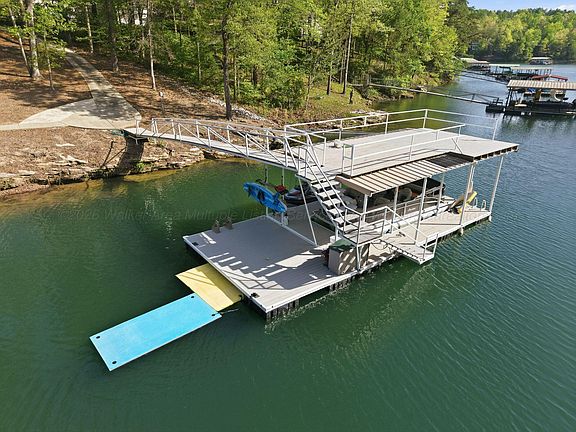 3rd image of 77 Laurel Cove Cir