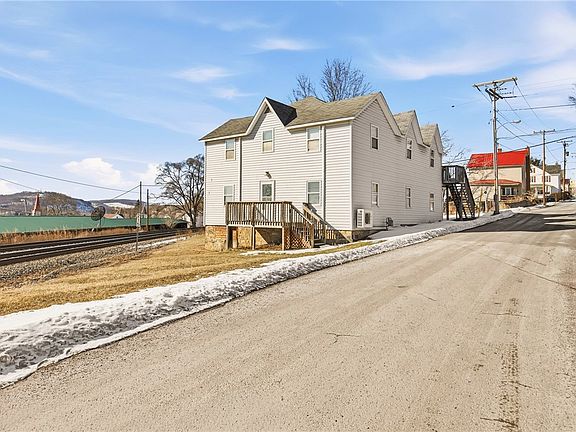 4th image of 365 Light St