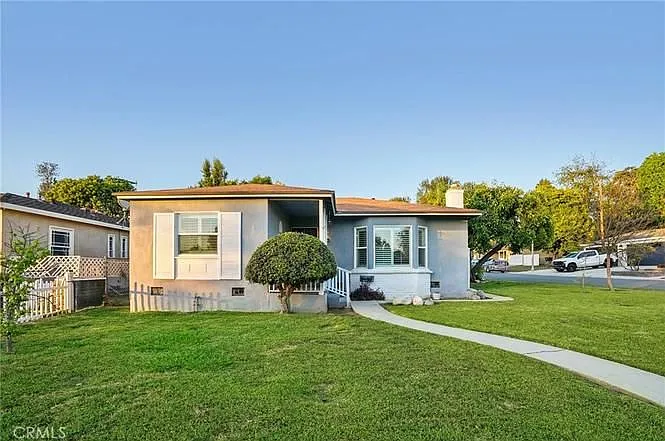 11045 Howard St — Photo 1