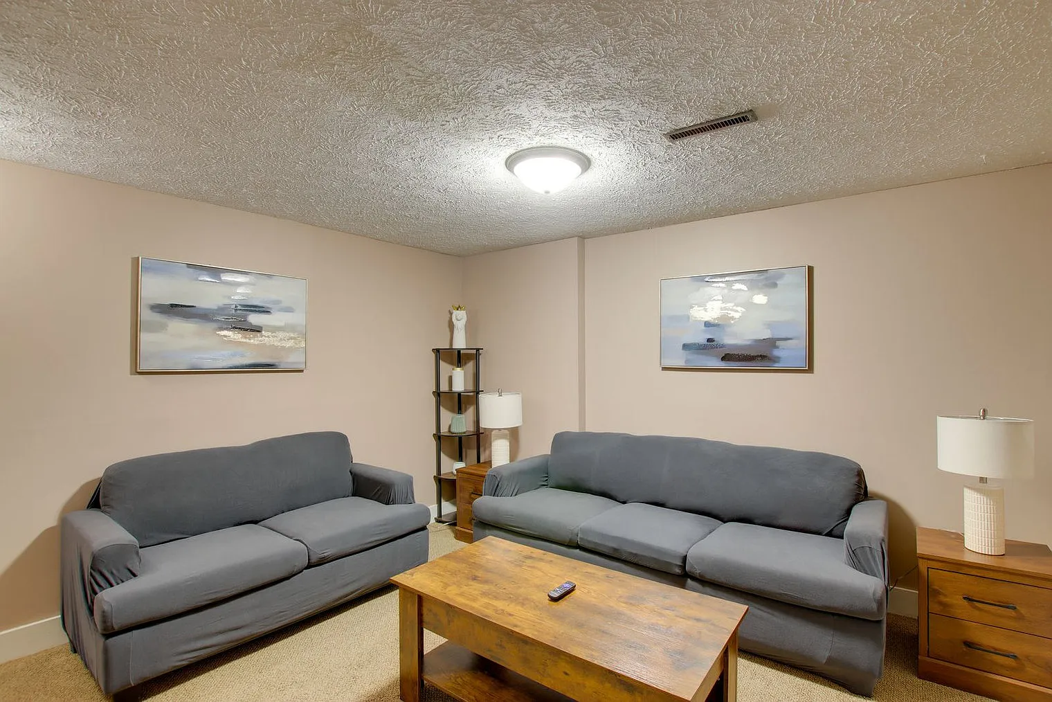 2 bed, 1.0 bath, 1044 sqft, $3,290 — Photo 2