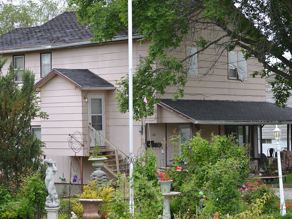 2nd image of 122 W Grand St