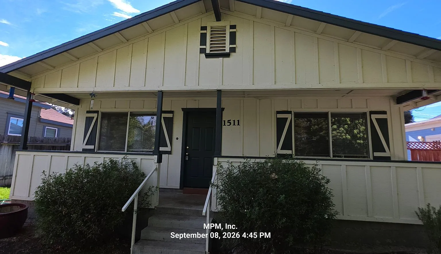 2 bedroom 1 bath home with carport and large driveway — Photo 2