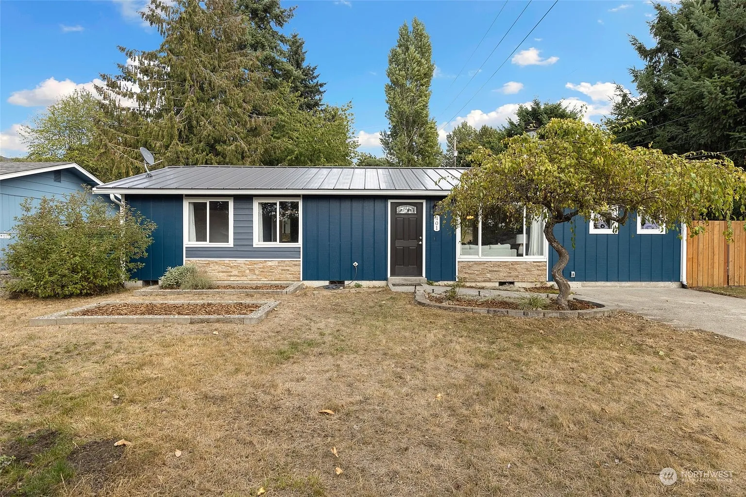 401 Norpoint Way NE photo 1