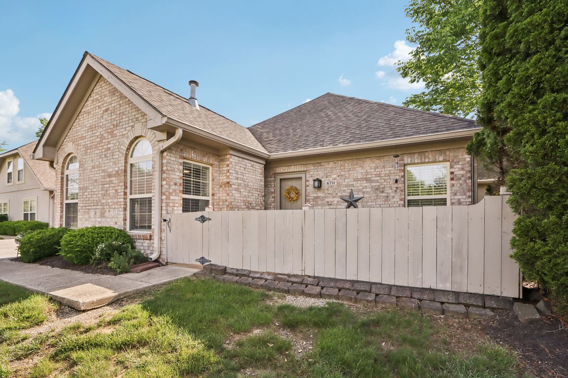 Bridgefield Way-2005-005.jpg