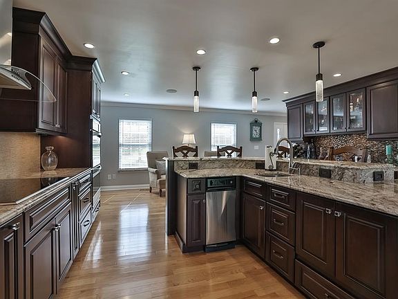 5th image of 6253 Foxwood Ct