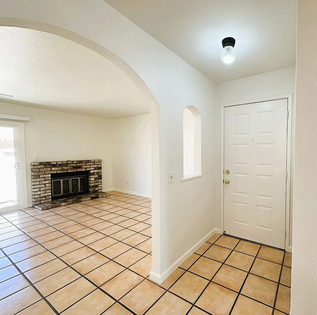 140 Park Place, Petaluma (2 Bed/1 Bath Condo) - 1st Open House Wed., 9/9 From 12:30 - 1:00 Pm — Photo 4