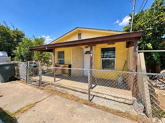 3rd image of 1908 Hidalgo St