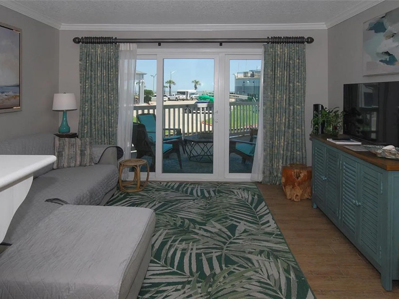1 bed, 1.0 bath, 474 sqft, $1,200 — Photo 2