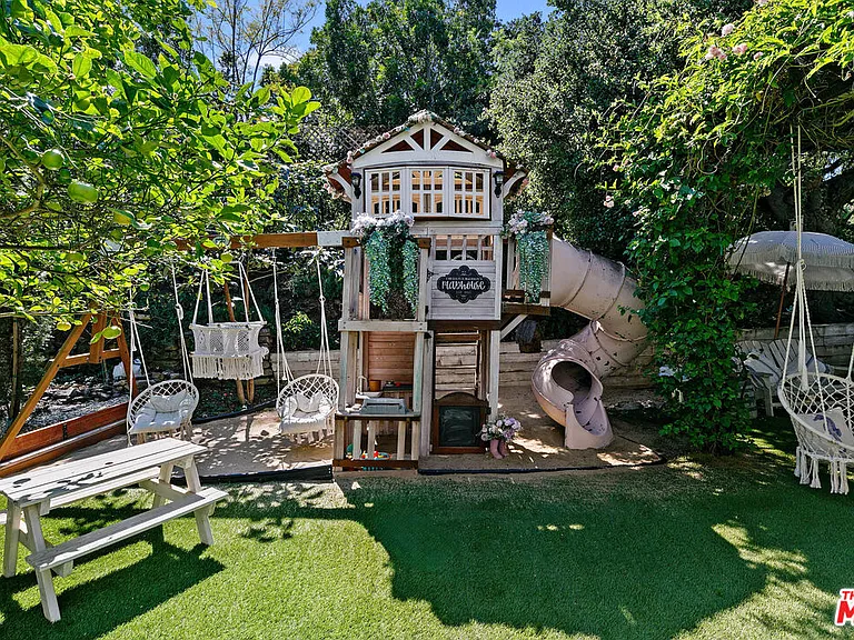 2851 Seabreeze Dr — Photo 59