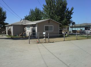 1686 E Foster Dr APT B, Tulare, CA
