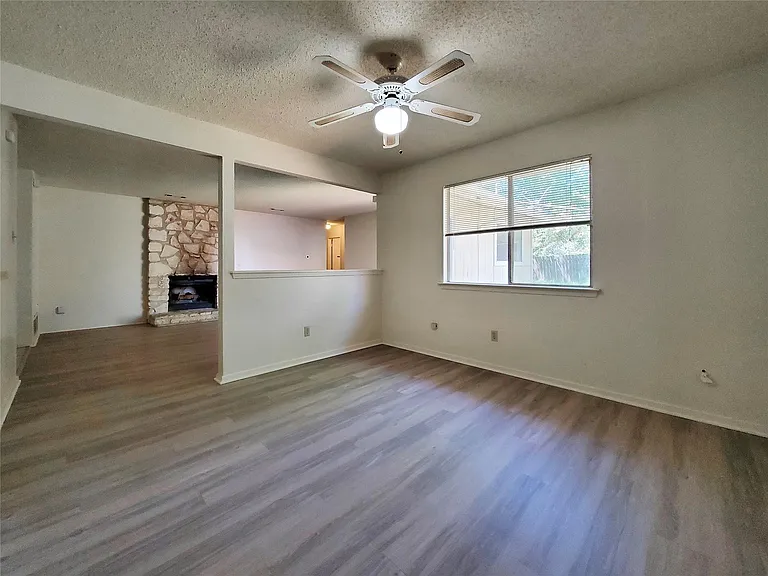 2827 Wilcrest Dr — Photo 4