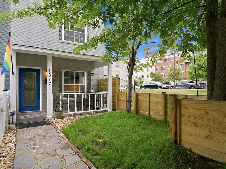 1317 Pendleton St — Photo 9