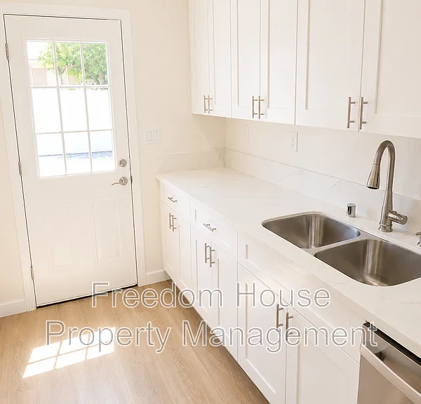 1701 Sycamore Ave #A — Photo 6