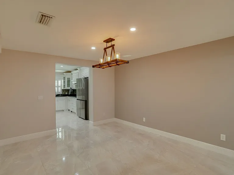 633 Spring Oaks Blvd — Photo 8