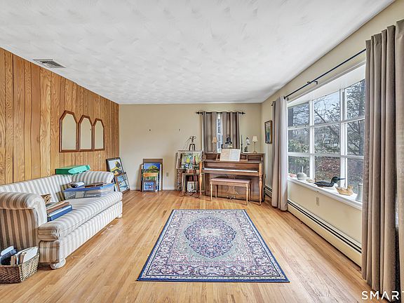 3rd image of 922 Baldwin Road