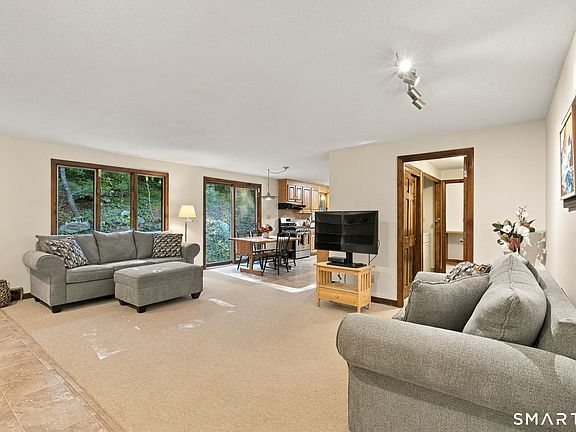 4th image of 62 Wyneding Hill Road